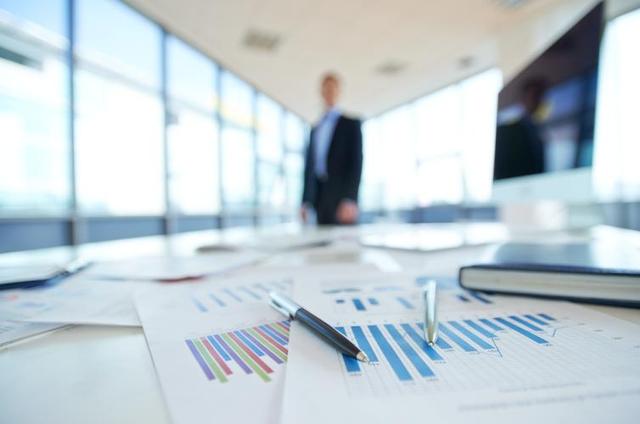 《華夏時報》專訪李維華談海底撈蒙眼狂奔:上市一年股價漲幅超100% 造富神話背后存擴張隱憂